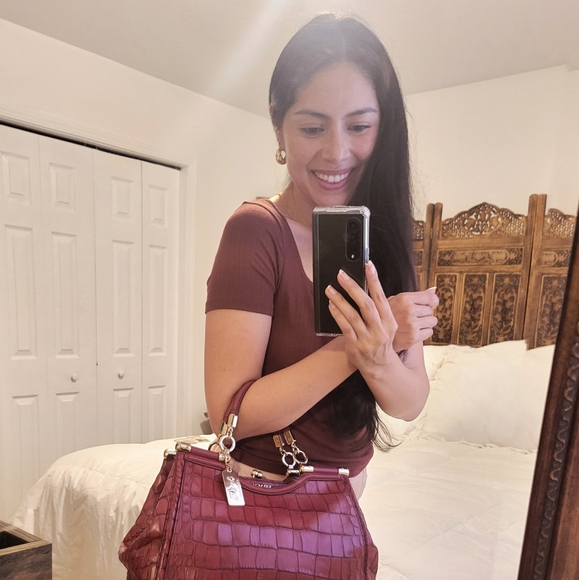 Meet your Posher, Tamara - Picture 1 of 3